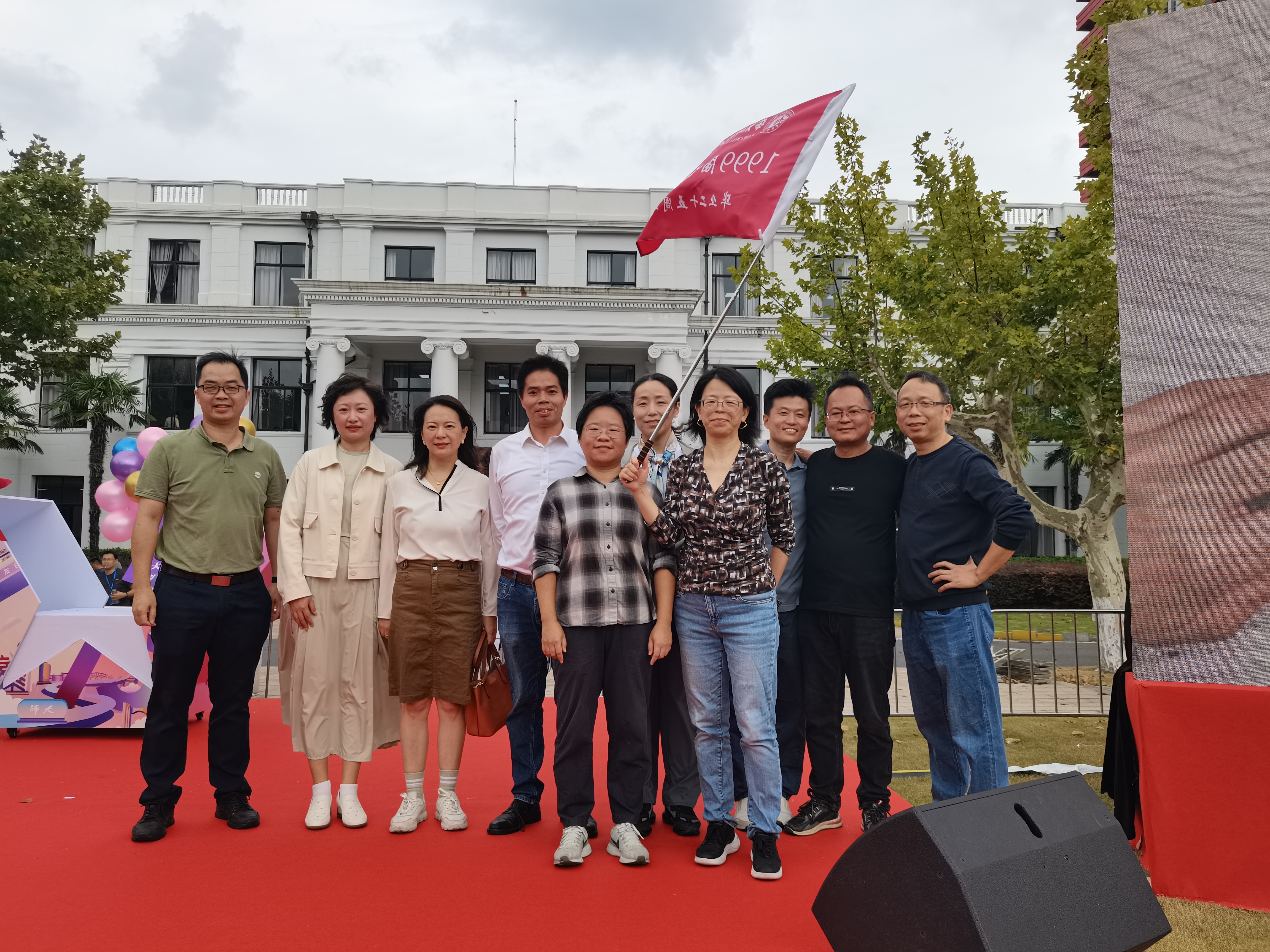 1999届合影留念.jpg 1999届合影留念.jpg