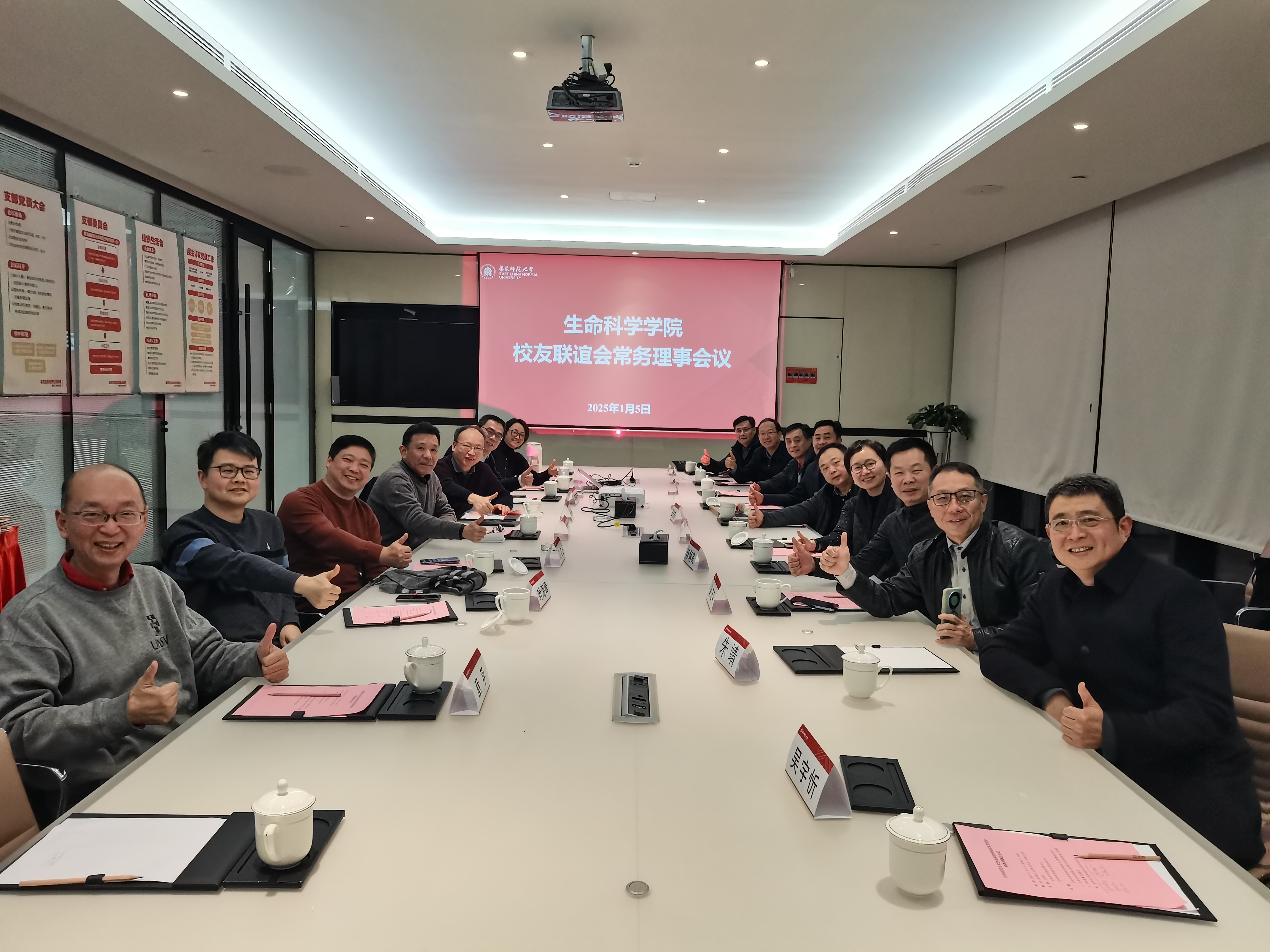 5、与会校友合影留念.jpg 5、与会校友合影留念.jpg